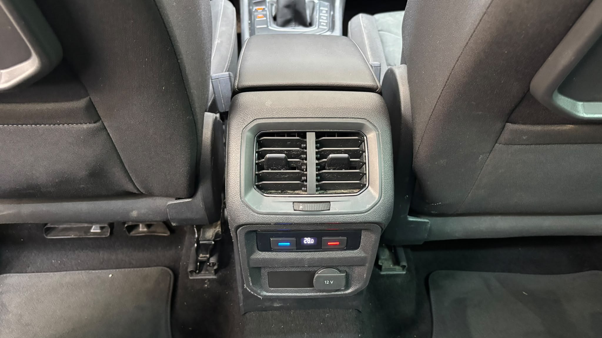 VOLKSWAGEN TIGUAN 12